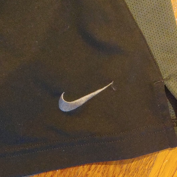 Nike Dry fit shorts. Mens sz.XL - Picture 3 of 12